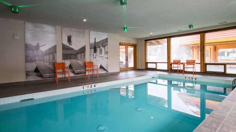 Moose Hotel & Suites Pool