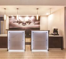 La Quinta Inn & Suites Philadelphia Arpt Lobby
