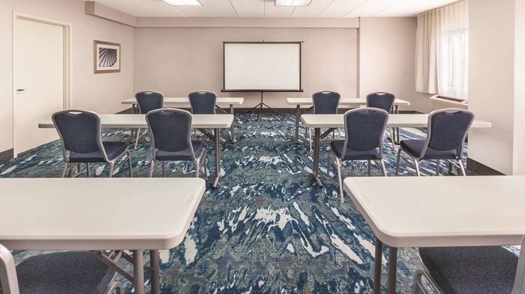 La Quinta Inn & Suites Philadelphia Arpt Meeting