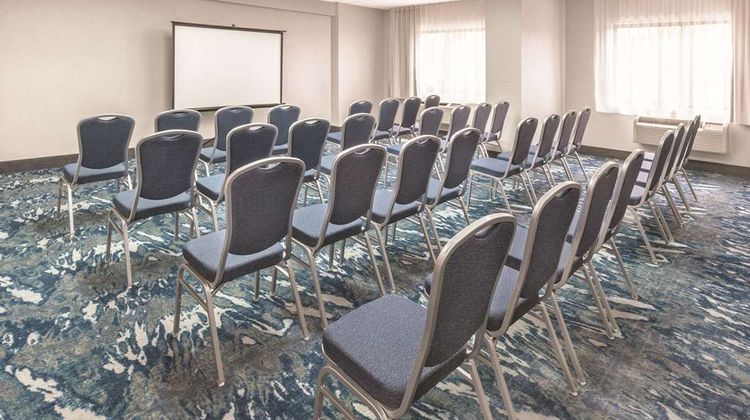 La Quinta Inn & Suites Philadelphia Arpt Meeting