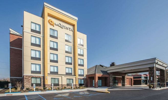 La Quinta Inn & Suites Philadelphia Arpt Exterior