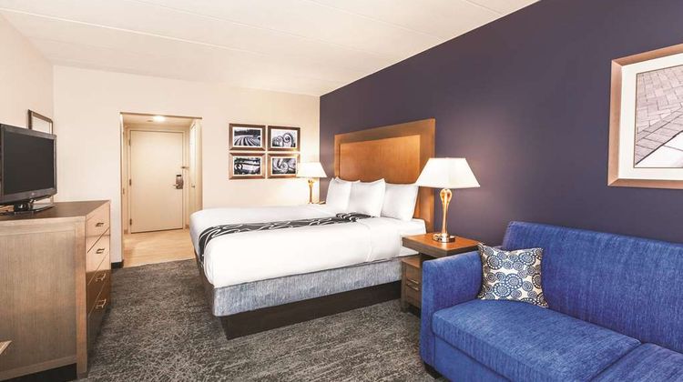 La Quinta Inn & Suites Philadelphia Arpt Room