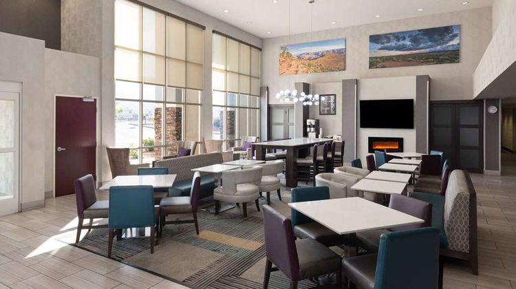 La Quinta Inn & Suites Grand Canyon Area Lobby