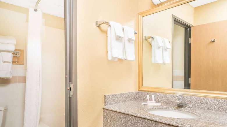 <b>Baymont Inn & Suites Kasson/Rochester Room</b>. Images powered by <a href="https://iceportal.shijigroup.com/" title="IcePortal" target="_blank">IcePortal</a>.