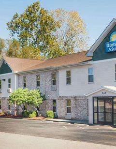 Days Inn & Suites Sellersburg
