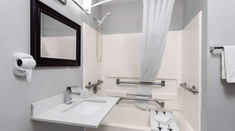 Days Inn & Suites Sellersburg Room