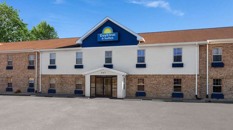 <b>Days Inn & Suites Sellersburg Exterior</b>. Images powered by <a href="https://iceportal.shijigroup.com/" title="IcePortal" target="_blank">IcePortal</a>.