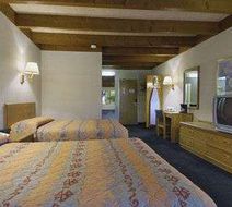 Knights Inn Liberty Room