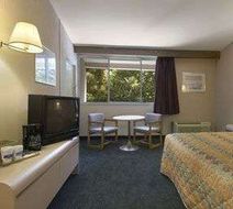 Knights Inn Liberty Room