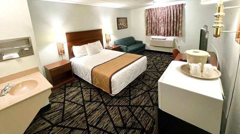 <b>Knights Inn Paxinos Danville Room</b>. Images powered by <a href="https://iceportal.shijigroup.com/" title="IcePortal" target="_blank">IcePortal</a>.