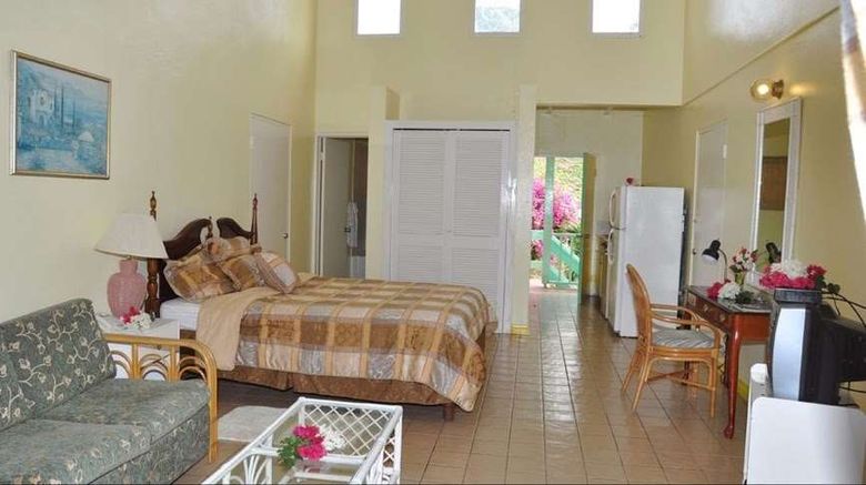 <b>Bird Rock Beach Hotel Room</b>. Images powered by <a href="https://iceportal.shijigroup.com/" title="IcePortal" target="_blank">IcePortal</a>.