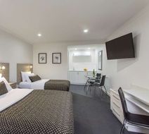 Hamilton Lonsdale Motel Room