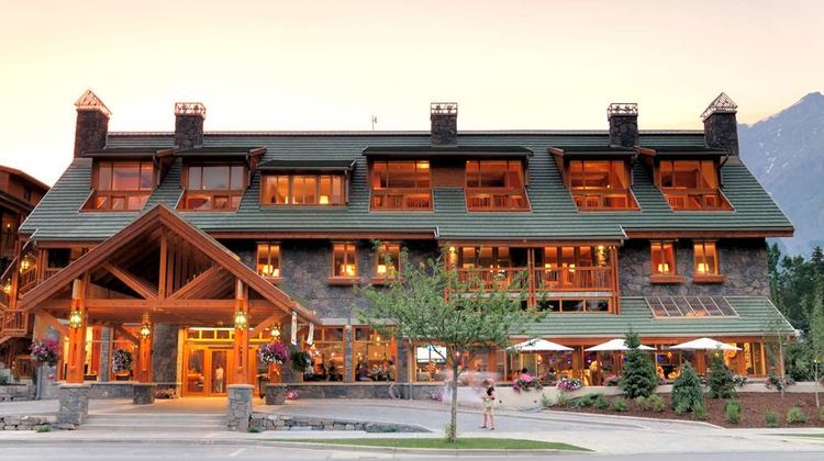 The Fox Hotel & Suites Exterior