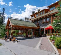 The Fox Hotel & Suites Exterior