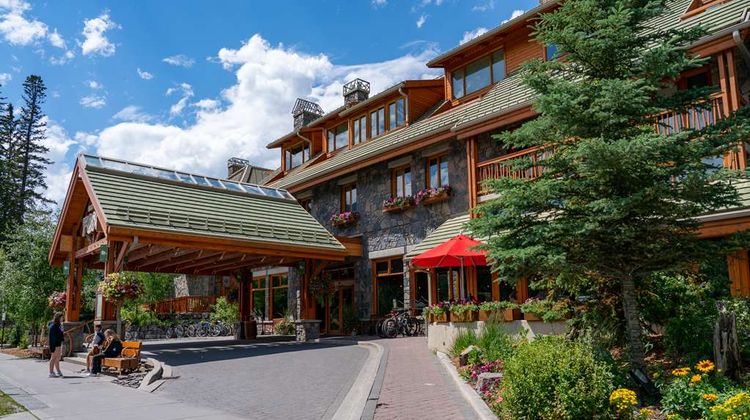 The Fox Hotel & Suites Exterior