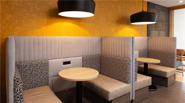 <b>Home2 Suites by Hilton Roseville Lobby</b>. Images powered by <a href="https://iceportal.shijigroup.com/" title="IcePortal" target="_blank">IcePortal</a>.