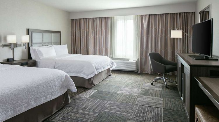 Hampton Inn & Suites-Hudson Room