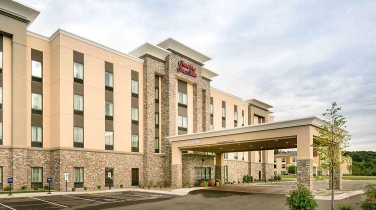 Hampton Inn & Suites-Hudson Exterior