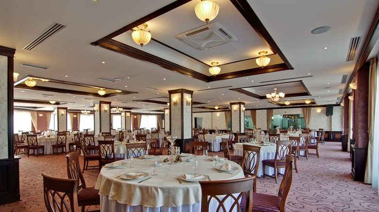 <b>DoubleTree by Hilton Hotel Sighisoara Restaurant</b>. Images powered by <a href="https://iceportal.shijigroup.com/" title="IcePortal" target="_blank">IcePortal</a>.