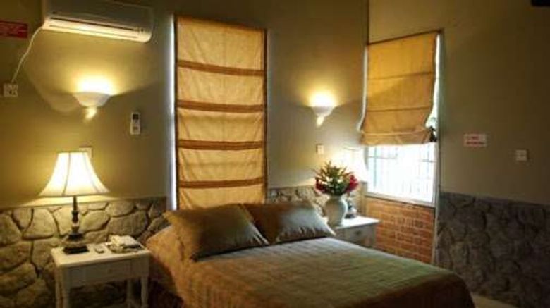 <b>Evergreen Hotel Room</b>. Images powered by <a href="https://iceportal.shijigroup.com/" title="IcePortal" target="_blank">IcePortal</a>.