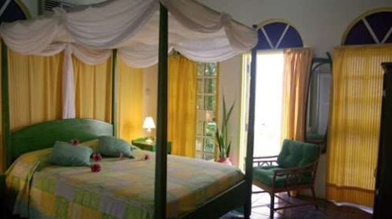 <b>Evergreen Hotel Room</b>. Images powered by <a href="https://iceportal.shijigroup.com/" title="IcePortal" target="_blank">IcePortal</a>.