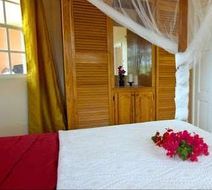 La Heliconia Room