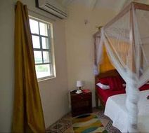 La Heliconia Room