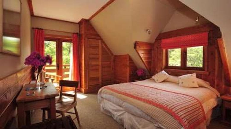 <b>Petrohue Lodge Room</b>. Images powered by <a href="https://iceportal.shijigroup.com/" title="IcePortal" target="_blank">IcePortal</a>.