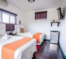 Altamont West Hotel Room