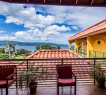 Altamont West Hotel Exterior