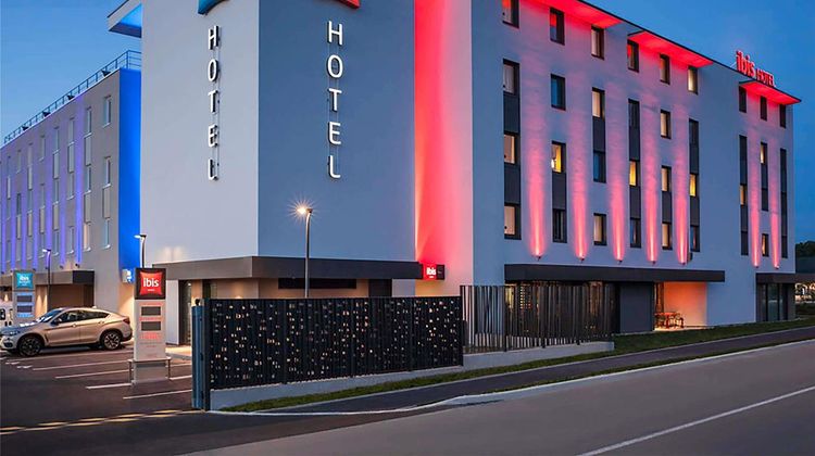 Ibis Sens Hotel Exterior