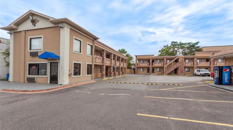 <b>Travelodge South Hackensack Exterior</b>. Images powered by <a href="https://iceportal.shijigroup.com/" title="IcePortal" target="_blank">IcePortal</a>.