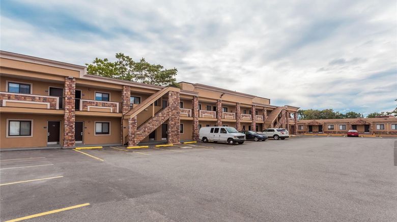 <b>Travelodge South Hackensack Exterior</b>. Images powered by <a href="https://iceportal.shijigroup.com/" title="IcePortal" target="_blank">IcePortal</a>.