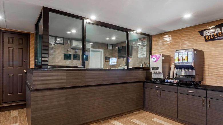 <b>Travelodge South Hackensack Lobby</b>. Images powered by <a href="https://iceportal.shijigroup.com/" title="IcePortal" target="_blank">IcePortal</a>.