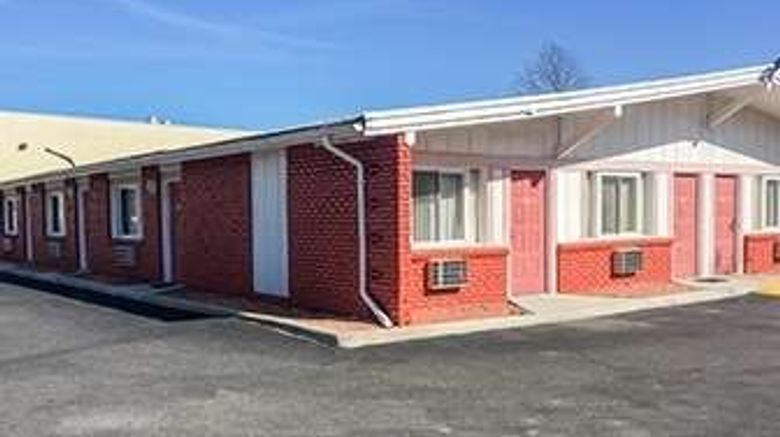 <b>Travelodge Bay Shore Long Island Exterior</b>. Images powered by <a href="https://iceportal.shijigroup.com/" title="IcePortal" target="_blank">IcePortal</a>.
