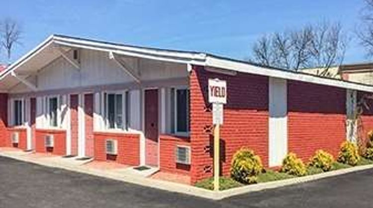 Travelodge Bay Shore Long Island Exterior
