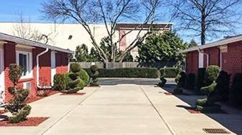 <b>Travelodge Bay Shore Long Island Exterior</b>. Images powered by <a href="https://iceportal.shijigroup.com/" title="IcePortal" target="_blank">IcePortal</a>.