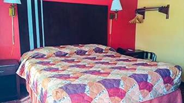 <b>Travelodge Bay Shore Long Island Room</b>. Images powered by <a href="https://iceportal.shijigroup.com/" title="IcePortal" target="_blank">IcePortal</a>.