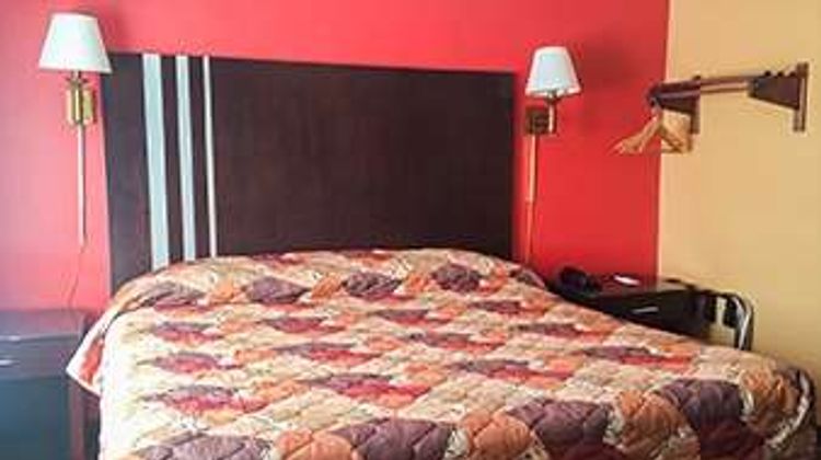 Travelodge Bay Shore Long Island Room
