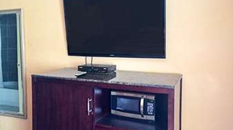 <b>Travelodge Bay Shore Long Island Room</b>. Images powered by <a href="https://iceportal.shijigroup.com/" title="IcePortal" target="_blank">IcePortal</a>.