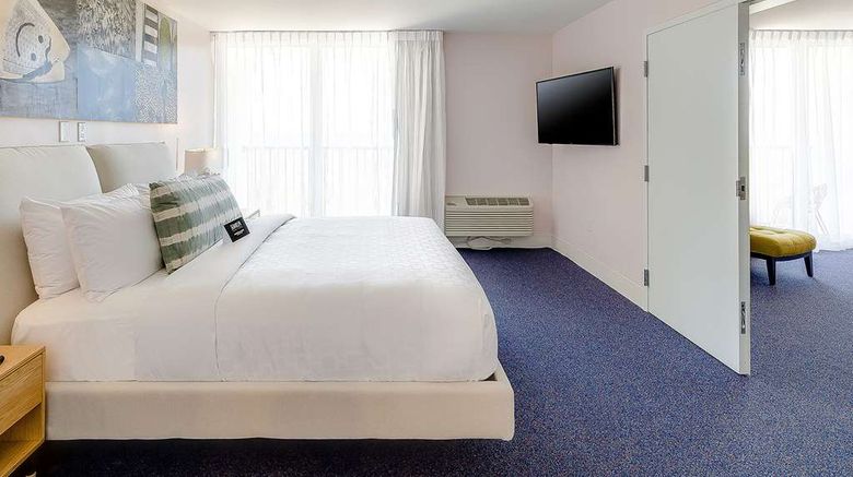 <b>Plunge Beach Resort Suite</b>. Images powered by <a href="https://iceportal.shijigroup.com/" title="IcePortal" target="_blank">IcePortal</a>.