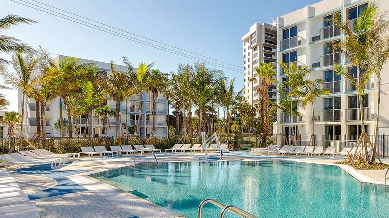 <b>Plunge Beach Resort Pool</b>. Images powered by <a href="https://iceportal.shijigroup.com/" title="IcePortal" target="_blank">IcePortal</a>.