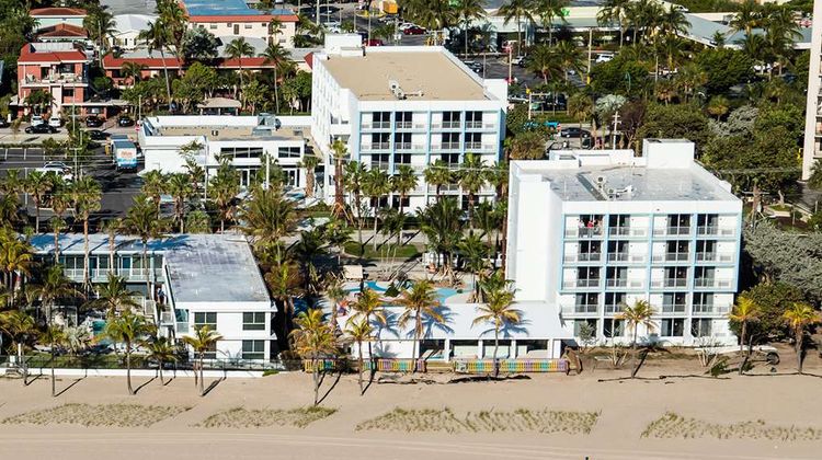 Plunge Beach Resort Exterior
