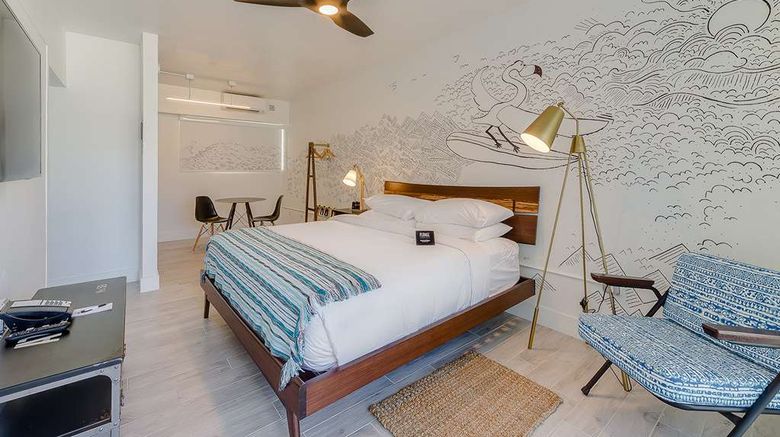 <b>Plunge Beach Resort Suite</b>. Images powered by <a href="https://iceportal.shijigroup.com/" title="IcePortal" target="_blank">IcePortal</a>.