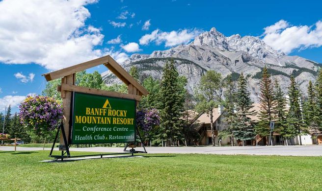 Banff Rocky Mountain Resort Exterior