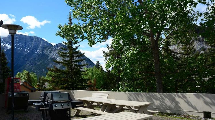 Tunnel Mountain Resort Exterior