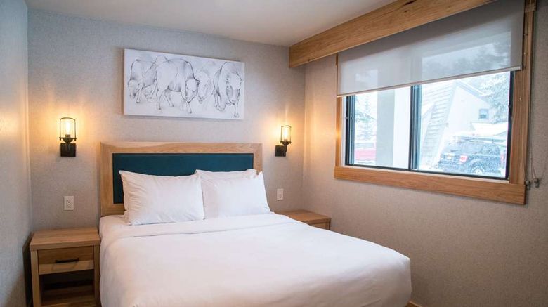 <b>Tunnel Mountain Resort Room</b>. Images powered by <a href="https://iceportal.shijigroup.com/" title="IcePortal" target="_blank">IcePortal</a>.