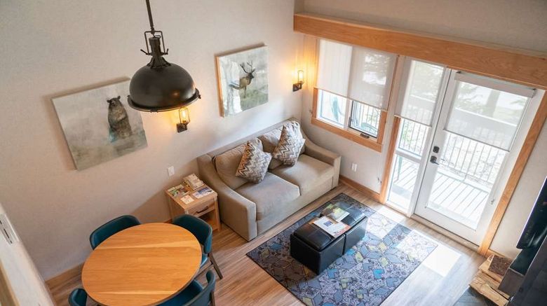 <b>Tunnel Mountain Resort Room</b>. Images powered by <a href="https://iceportal.shijigroup.com/" title="IcePortal" target="_blank">IcePortal</a>.