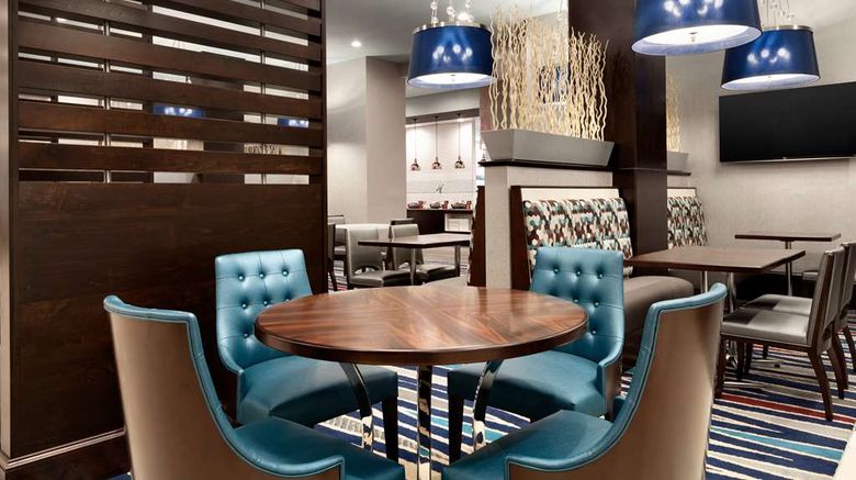 <b>Embassy Suites Gwinnett Sugarloaf Restaurant</b>. Images powered by <a href="https://iceportal.shijigroup.com/" title="IcePortal" target="_blank">IcePortal</a>.
