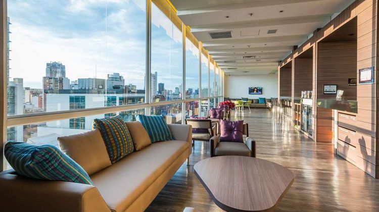 Hampton by Hilton Bucaramanga Lobby